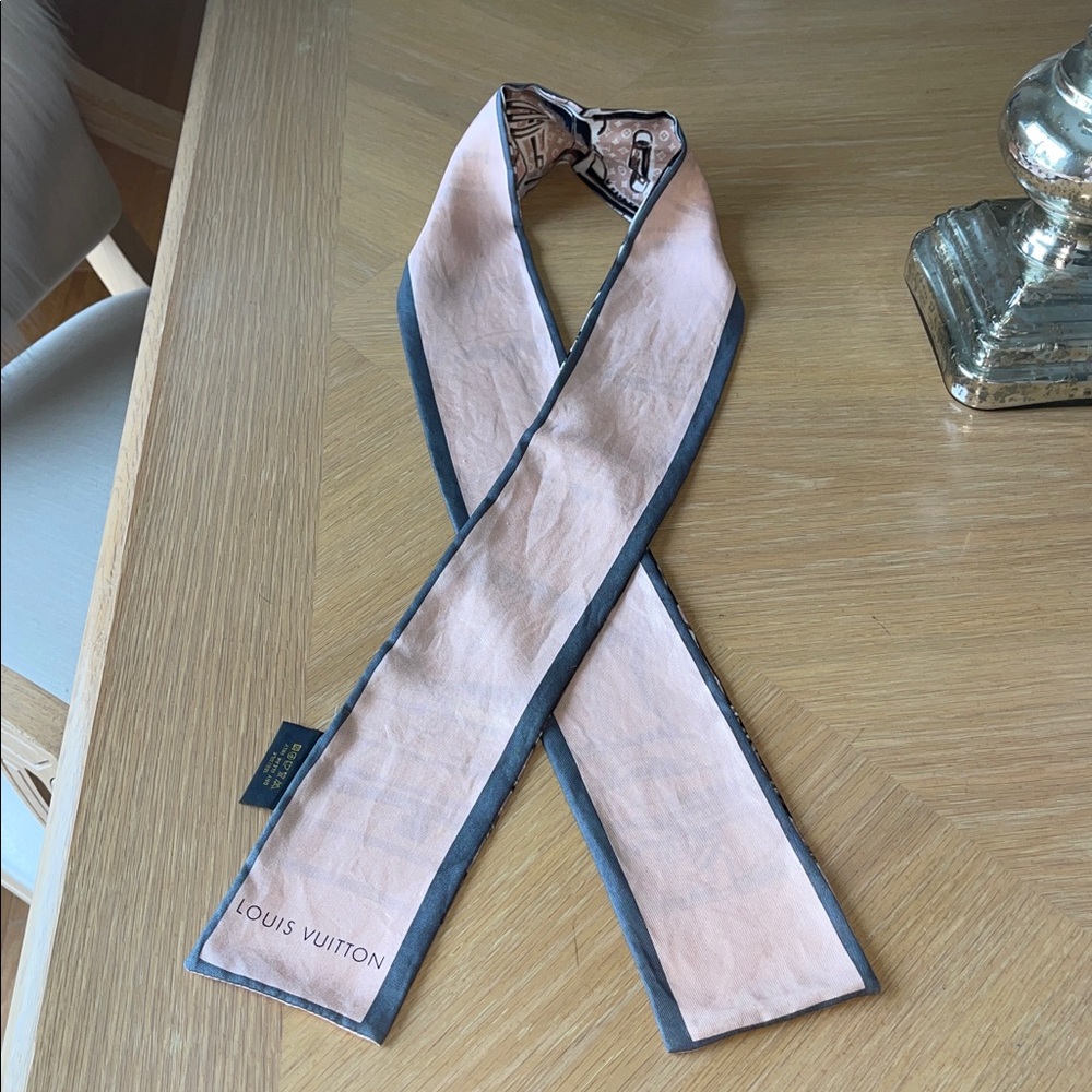 LV 100% silk bandeau/scarf - Picture 7 of 8